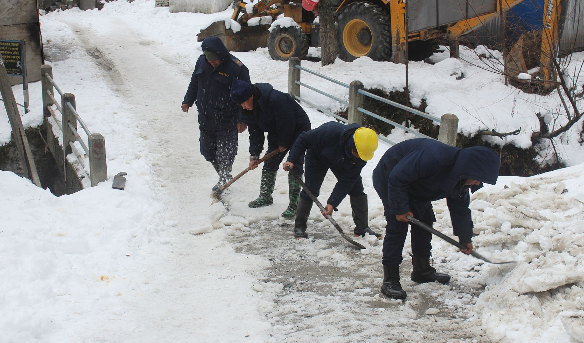 transportation-service-comes-to-a-halt-in-manang